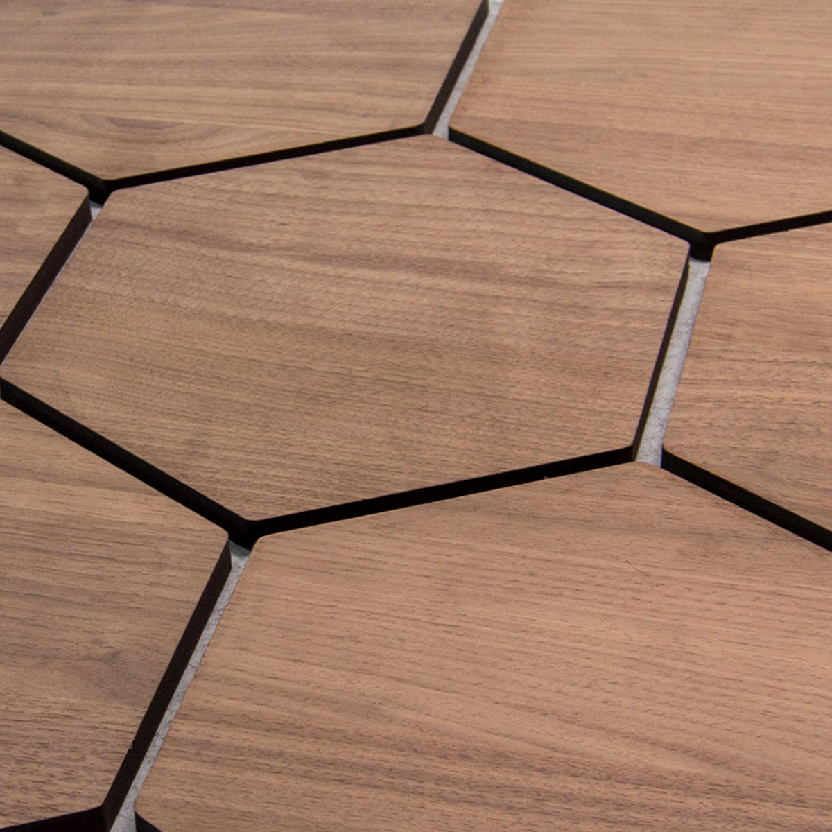 Sample hexagon wandpaneel walnoot met grijs vilt 2
