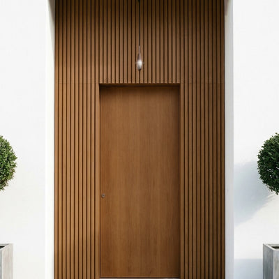 Buitenpanel Eiken 290 cm composiet gevelbekleding symmetrisch toegepast bij de entree
