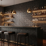Nolan Black wandpaneel als bar-achterwand met flessen en pendels